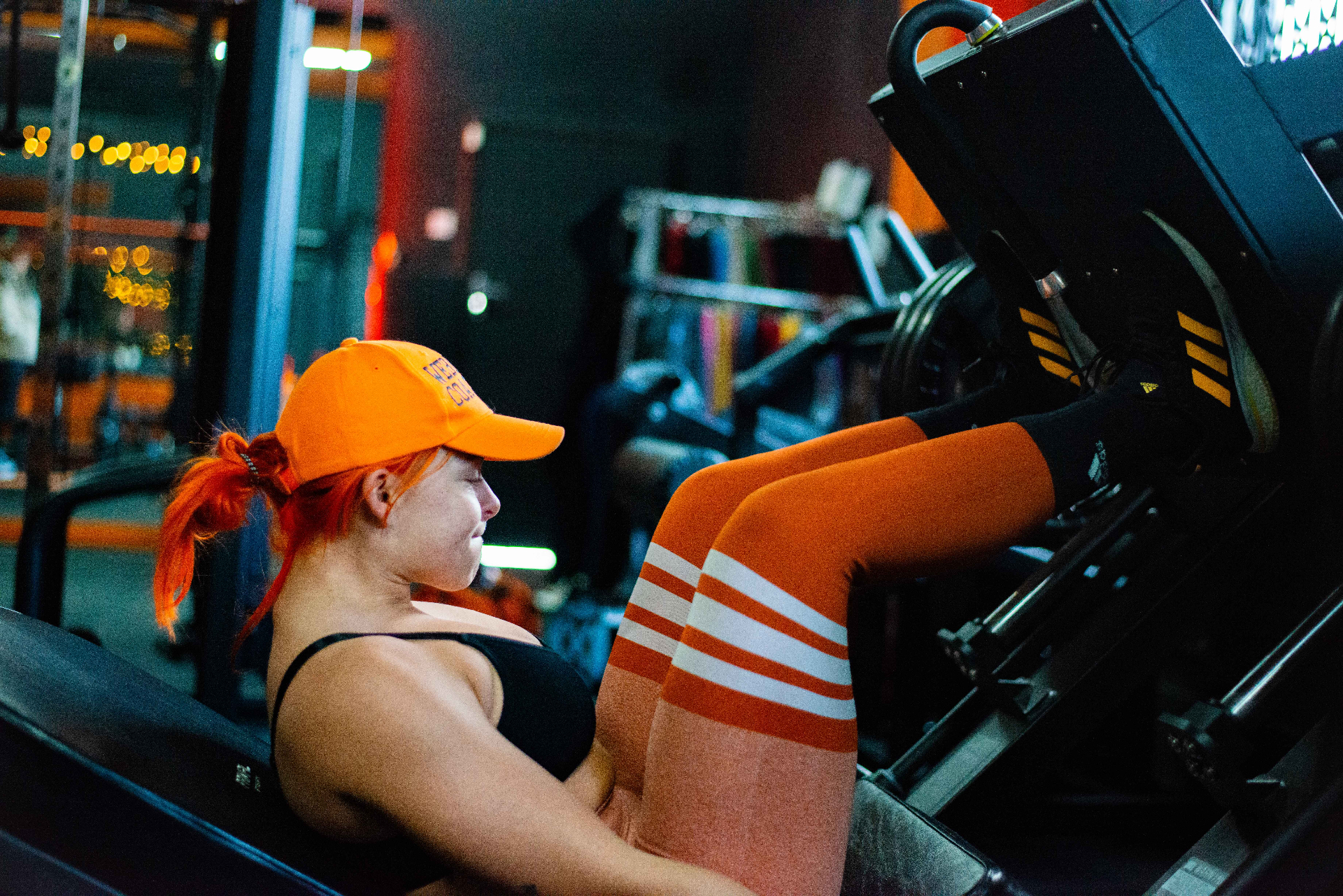 Athlete bracing through a leg press